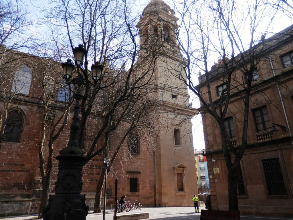 Plaza Catedral Hostel Pampeluna Zewnętrze zdjęcie