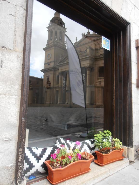 Plaza Catedral Hostel Pampeluna Zewnętrze zdjęcie
